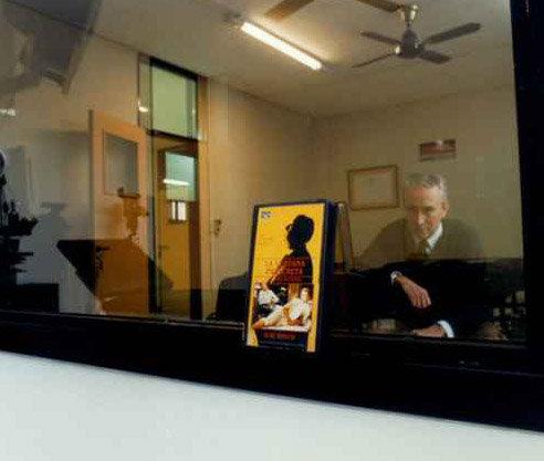 Alberto J. Muniagurria en el consultorio